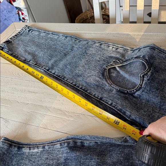Tal Distressed 80s vibes acid wash Jeans Heart Cutout boyfriend cut sz31 NWOT - Picture 8 of 13
